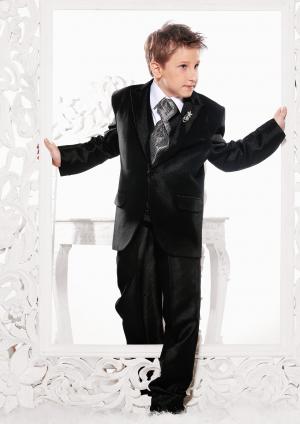 Чёрный костюм-тройка (с жилетом) + рубашка + галстук