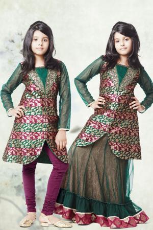 Национальный индийский костюм для девочки цвета зелёной сосны и баклажана
