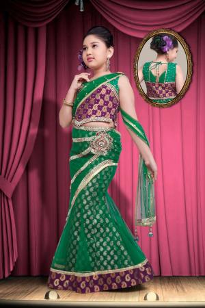 Национальный индийский костюм для девочки зелёного и сливового цветов