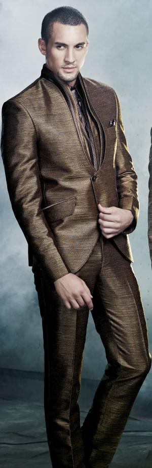 Коричневый мужской костюм-тройка (с жилетом) + рубашка + галстук