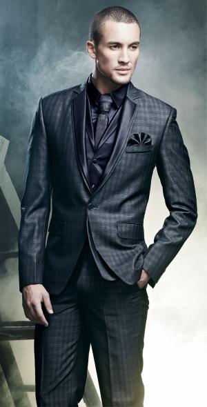 Мужской костюм-тройка (с жилетом) цвета серого шифера + рубашка + галстук