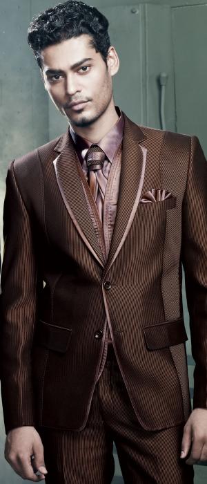 Тёмно-каштановый мужской костюм-тройка (с жилетом) + рубашка + галстук